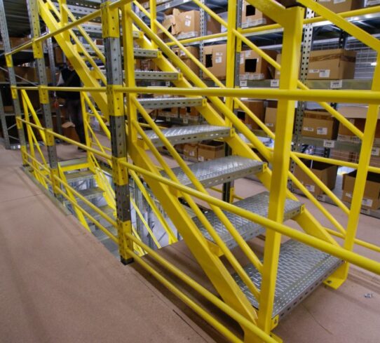 Scaffalature techna con passerella per accesso ai livelli alti 8 1024x681 1